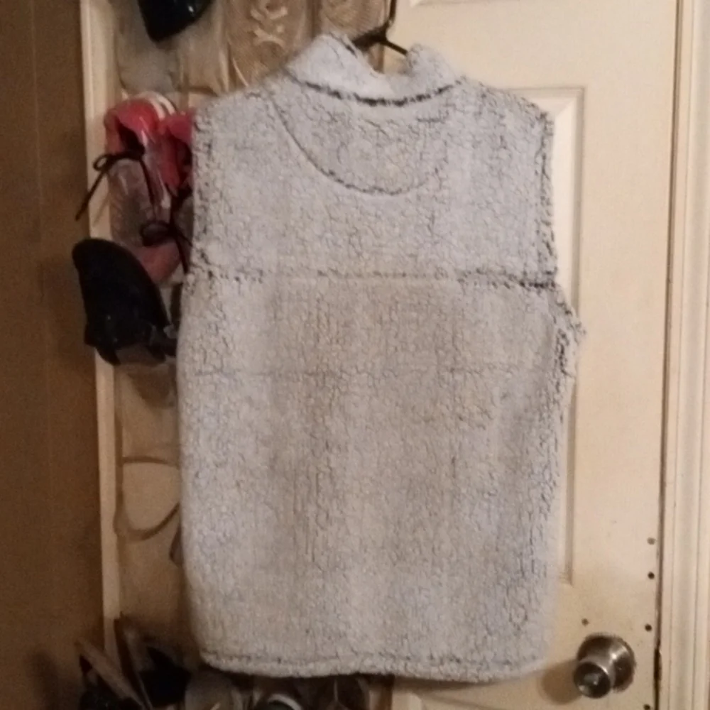 Vest - Picture 2 of 4